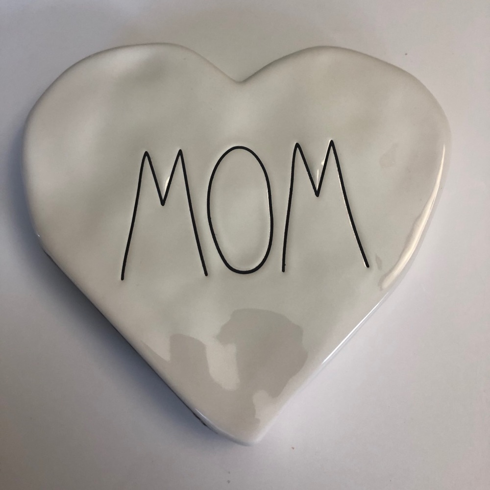 Rae Dunn MOM heart decor